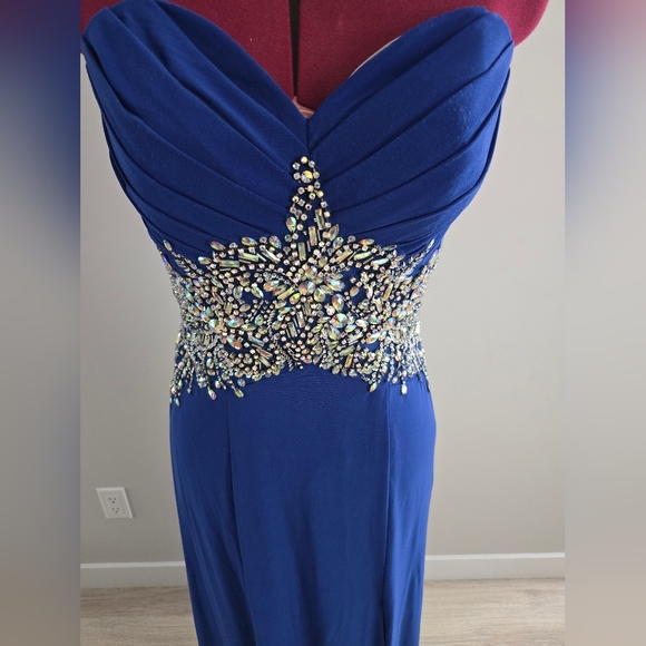 Evening gown size 4- New with tags - Picture 2 of 10